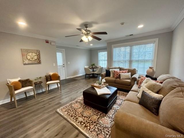 Building Photo - 902 Vista View Dr