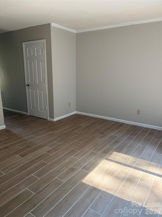 Building Photo - 1708 Village Lake Dr