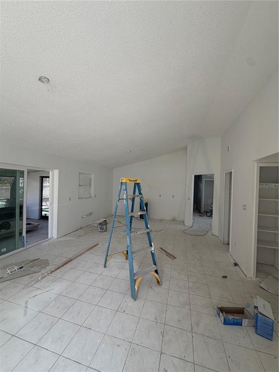 Building Photo - 2735 Lookout Rdg Rd