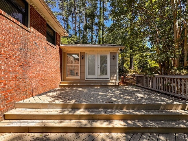 Building Photo - Beautiful Tri Level Home in Vanstory Hills