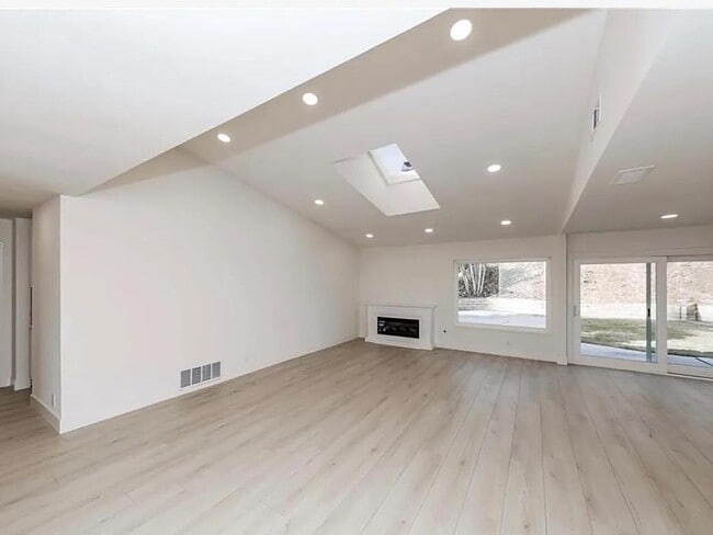 Building Photo - 2217 Camino Del Sol