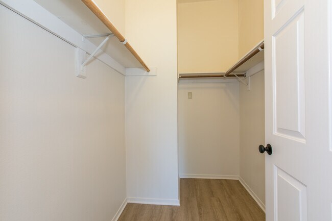 Building Photo - 12946 Valleyheart Dr