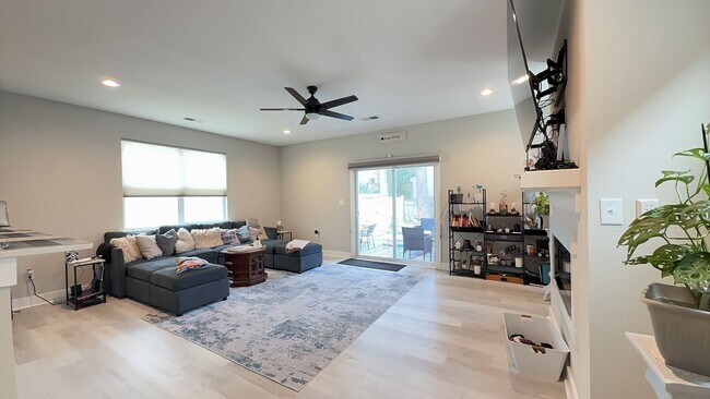Building Photo - Modern 4-Bedroom Virginia Beach Home Near Town Center!