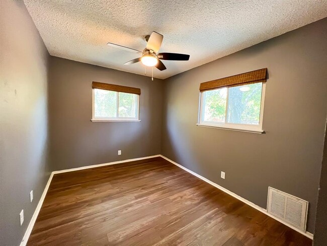 Building Photo - 8519 Shenandoah Dr