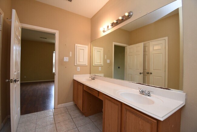 Building Photo - 13102 N Bellaire Estates Dr