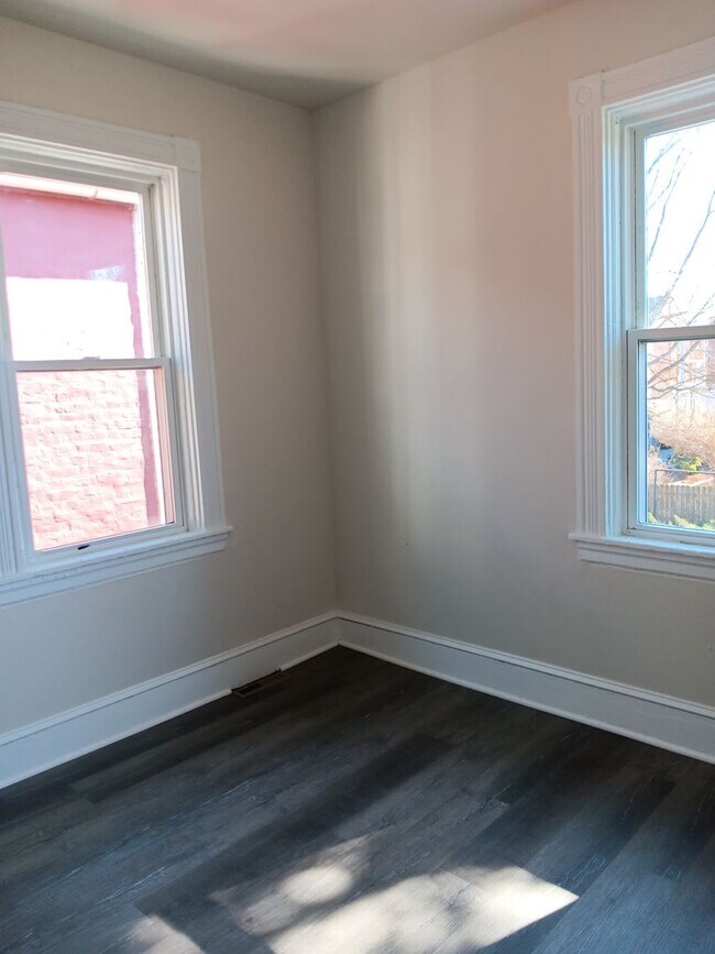 Building Photo - Charming 3BR Townhouse in Cabbage Hill - Section 8 Approved!