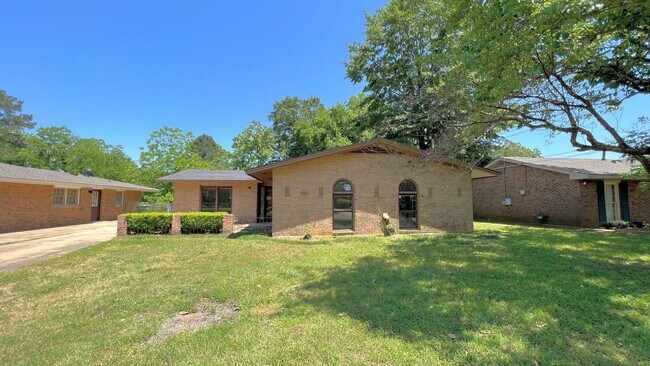 Building Photo - Beautiful 4-bedroom brick home