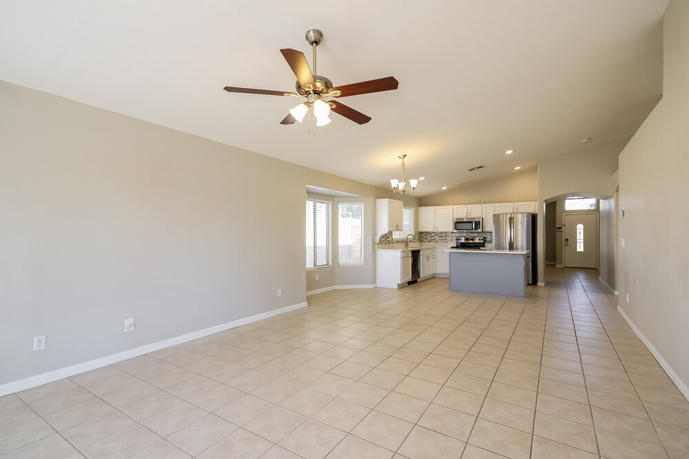 Building Photo - 15550 N Naegel Dr