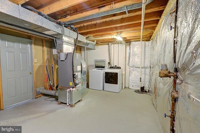 Building Photo - 7622 Mandan Rd