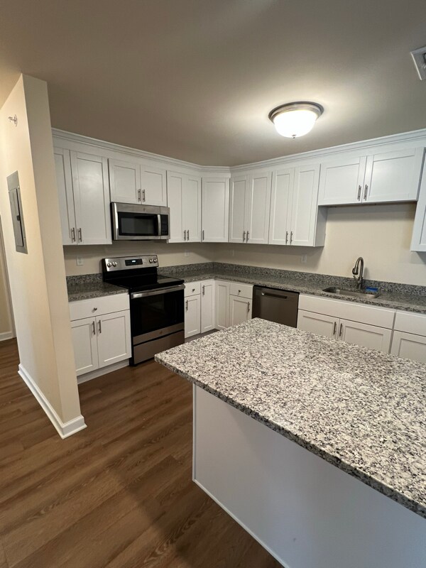 Building Photo - 540 Northend Dr