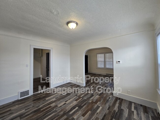 Building Photo - 14400 Rutherford St