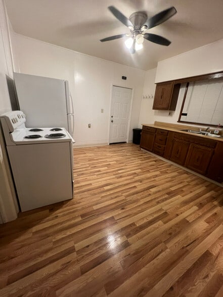 Building Photo - 699 Oliver St