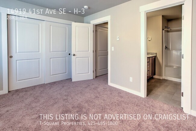 Building Photo - Double Master Bedrooms and a HUGE Bonus Ro...