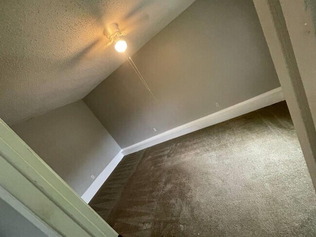 Building Photo - 6110 Sherwood Dr