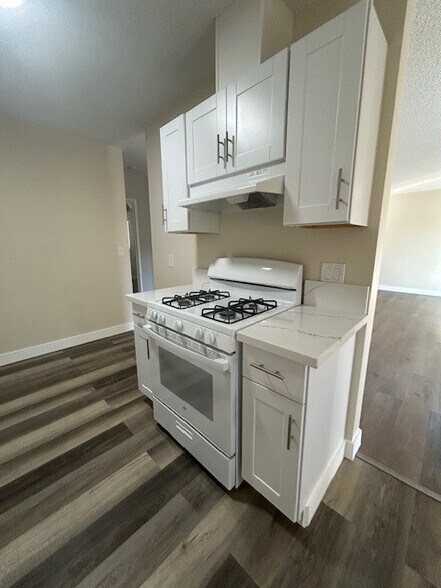 Primary Photo - 921 S Trident St