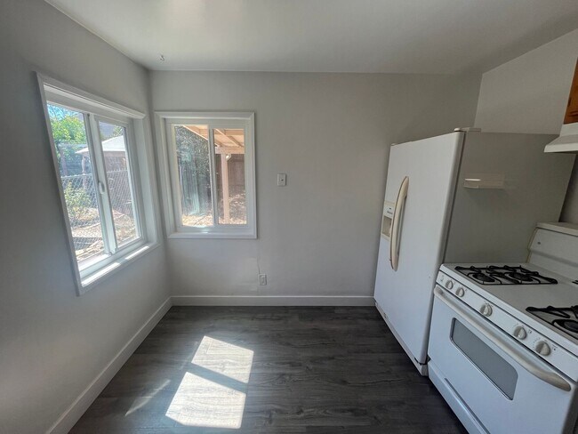 Building Photo - 406 Niles Ave