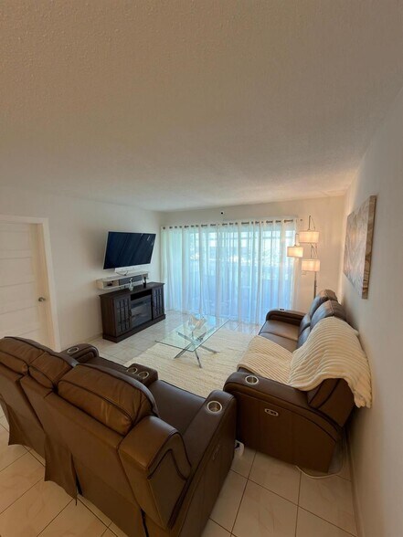 Building Photo - 450 Paradise Isle Blvd