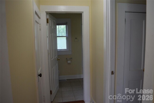 Building Photo - 2736 Peachtree Rd