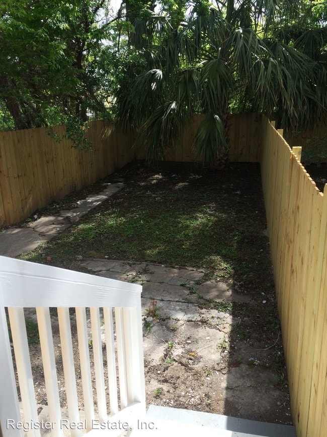 Building Photo - 2323 Pauger St