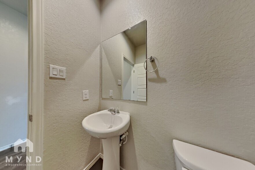 Building Photo - 7508 Twin Pine Ct