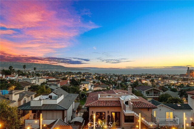 Building Photo - 807 N Paulina Ave