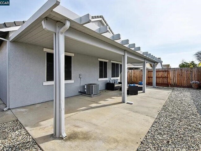 Building Photo - 206 Oxburough Dr