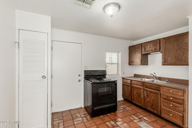 Building Photo - 143 W Pima Ave