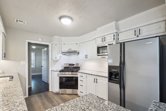 Building Photo - $500 Off The First Months Rent!! Location, Light & Lifestyle! 3-Bedroom Tulsa Beauty Near TU!