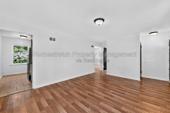 Building Photo - 426 Plaza Ave