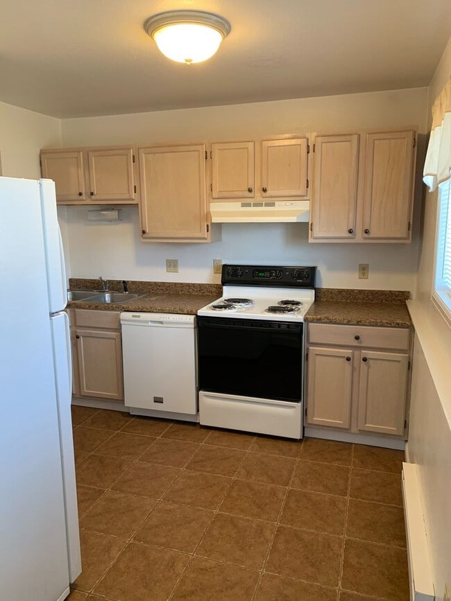 Interior Photo - KingArthur4961 (KC-AM)