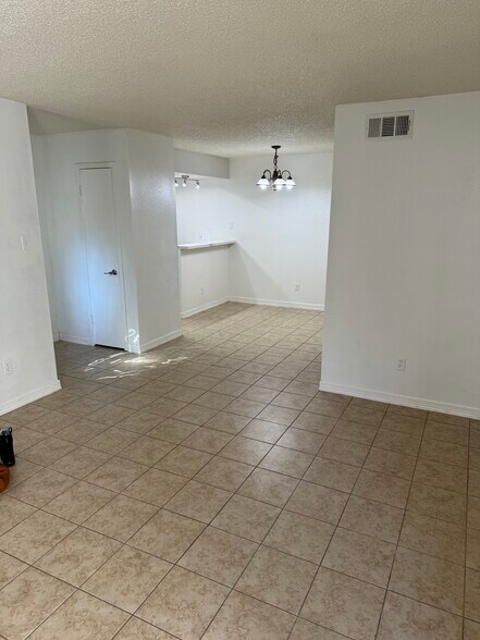 Primary Photo - 17401 Red Oak Dr