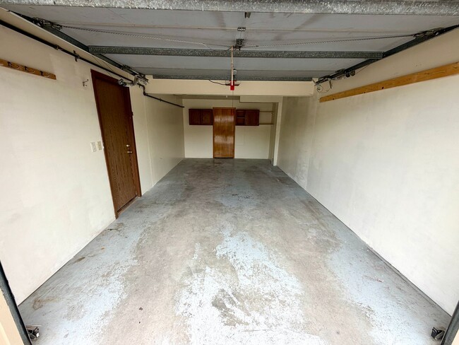 Building Photo - 3 Bed 2 Bath Pet Friendly House With A Fully Fenced Yard