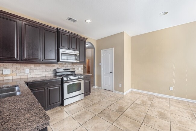 Building Photo - 204 Echo Brook Ln