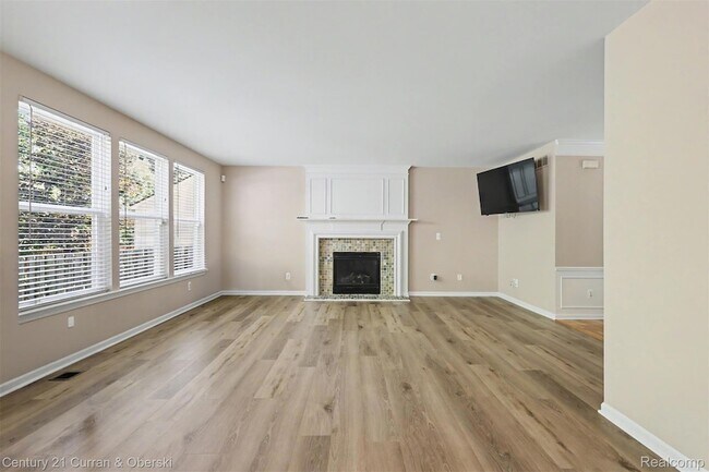 Building Photo - 7055 Oakridge Dr