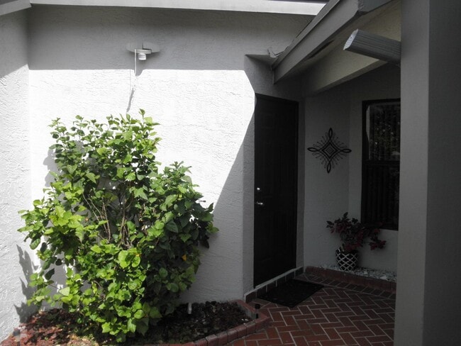 Building Photo - 1004 Landings Blvd