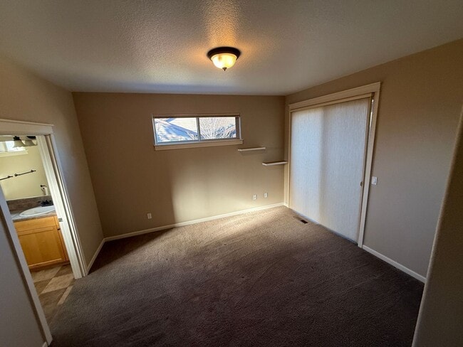 Building Photo - 3 Bedroom, 2 Bathroom Single-Level Duplex in The Stonegate Community