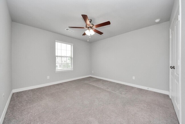 Building Photo - 196 Chestnut Meadow Dr