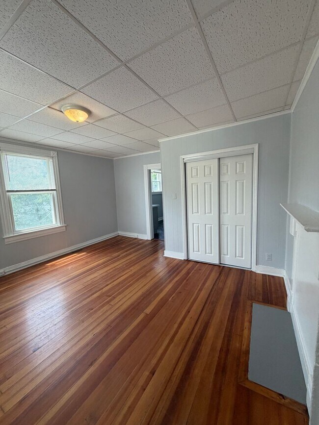 Building Photo - Charming 3 Bedroom in Schoolfield