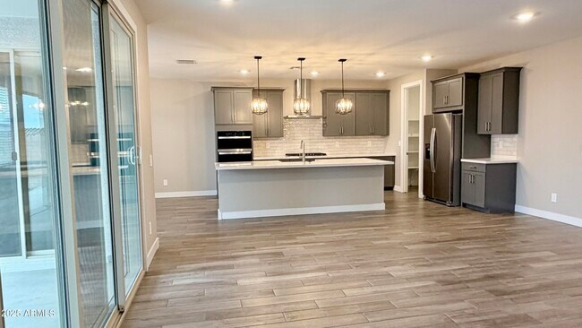 Building Photo - 15901 W El Cortez Pl