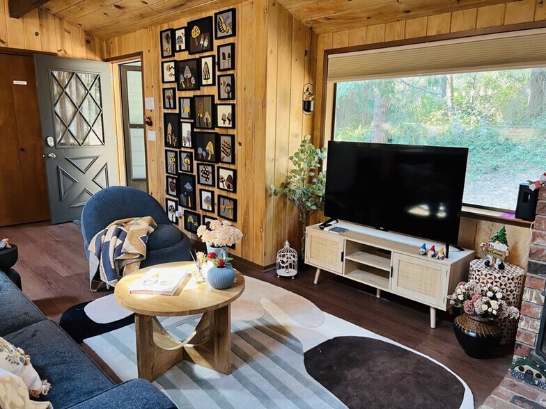 Building Photo - 26928 WA-525