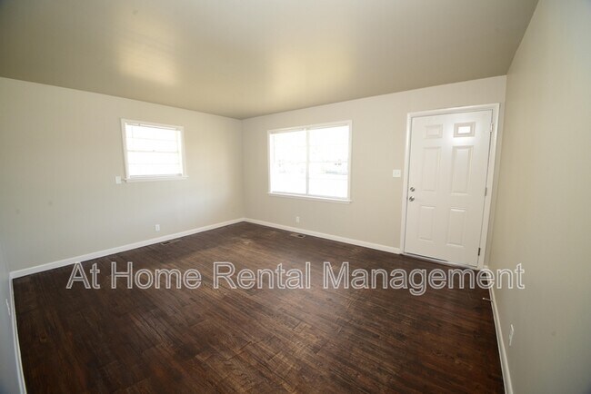 Building Photo - 10219 E 7th St