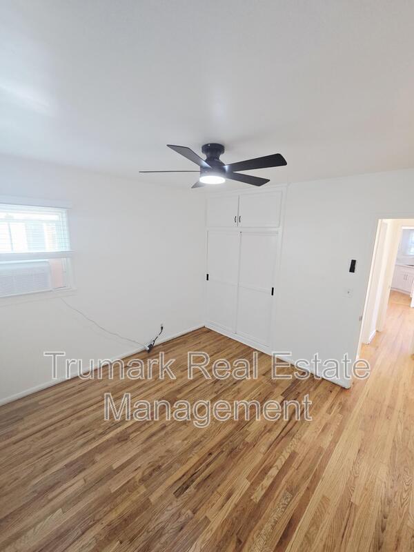 Building Photo - 649 W Glenoaks Blvd