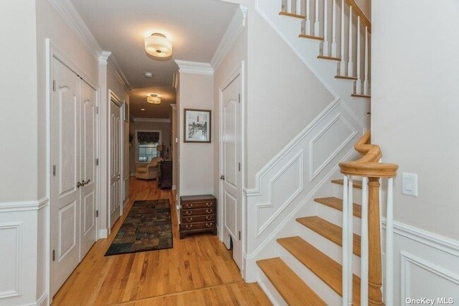 Building Photo - 5 Stratford Pl