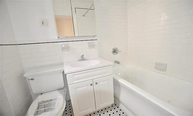 Building Photo - 305 W 45th St