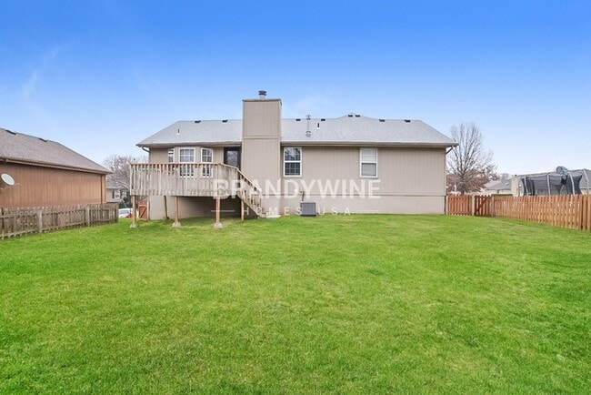 Building Photo - 914 SW Foxtail Dr