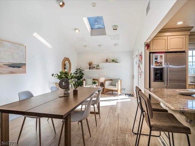 Building Photo - 15 Windemere Rd