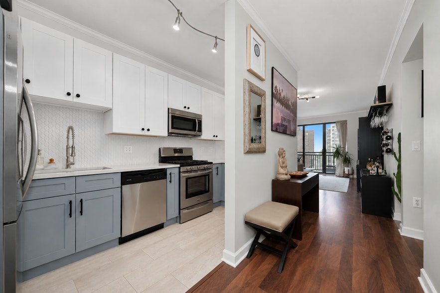 Building Photo - 5 E 14th Pl