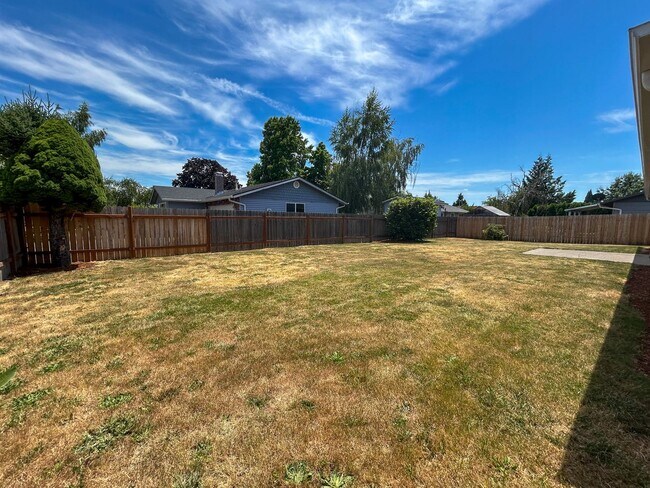 Building Photo - 1488 Warbler Dr SE