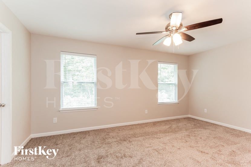 Building Photo - 3815 Streamside Dr