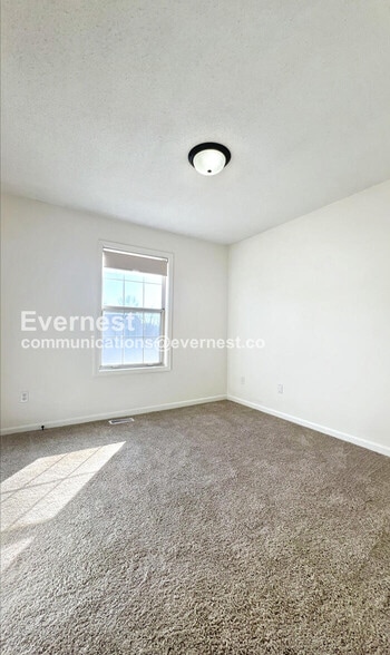 Building Photo - 325 Fawn Valley St